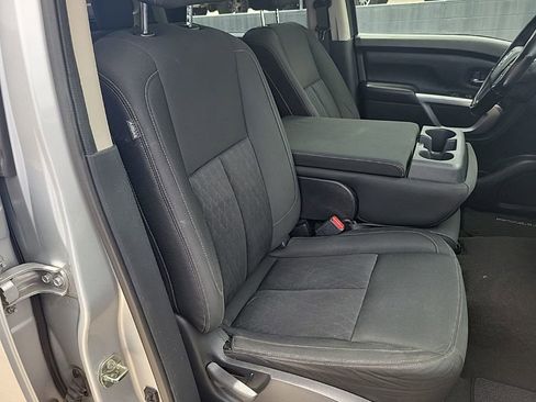 Used 2017 Nissan Titan SV AWD/4WD image 36