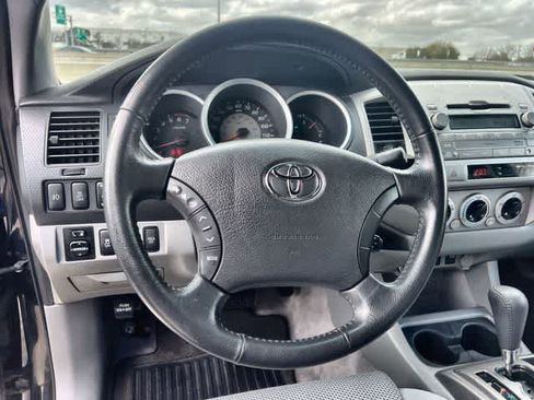 Used 2010 Toyota Tacoma PreRunner image 17