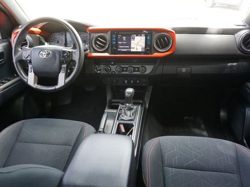 Used 2019 Toyota Tacoma TRD Sport image 4