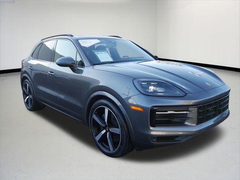 Used 2024 Porsche Cayenne image 9