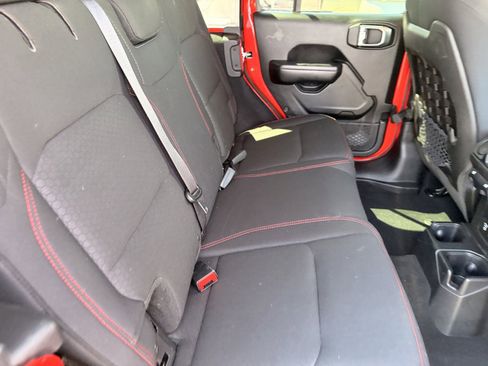 Used 2018 Jeep Wrangler Unlimited Rubicon w/ Dual Top Group AWD/4WD image 13