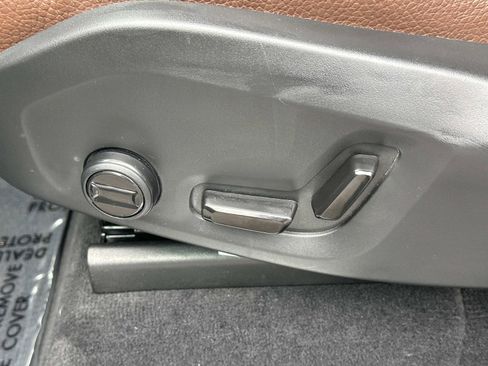 Certified 2024 Volvo XC90 T8 Plus image 18