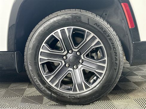 Used 2024 Jeep Wagoneer L Series II w/ Flexible Seating Group image 34