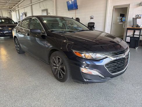 Used 2022 Chevrolet Malibu RS FWD image 2