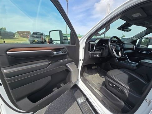 Used 2024 GMC Sierra 3500 Denali w/ Denali Reserve Package image 15