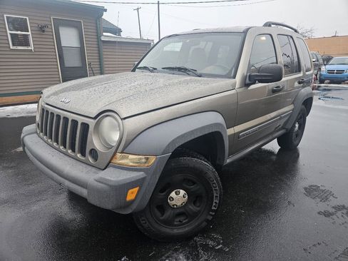Used 2005 Jeep Liberty Sport image 1