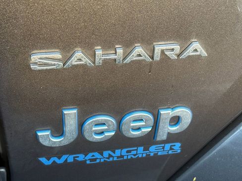 Used 2022 Jeep Wrangler Unlimited Sahara w/ Cold Weather Group image 8