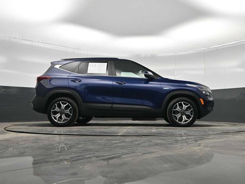 Used 2021 Kia Seltos EX image 37