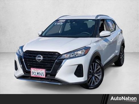 Used 2022 Nissan Kicks SV FWD image 1