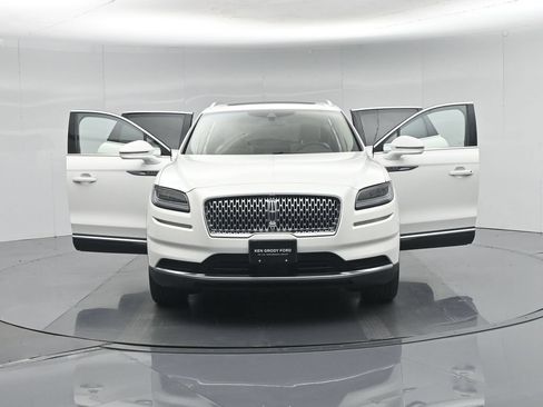 Used 2023 Lincoln Nautilus Reserve w/ Luxury Package AWD/4WD image 33