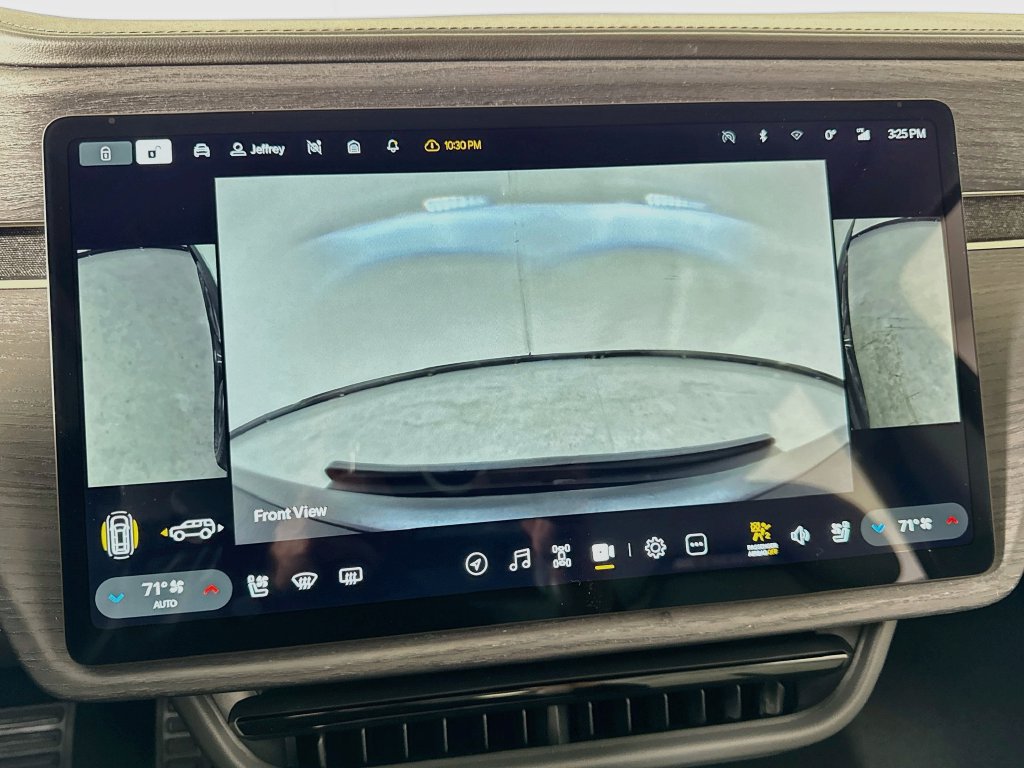 Used 2025 Rivian R1S Adventure Dual AWD/4WD image 43