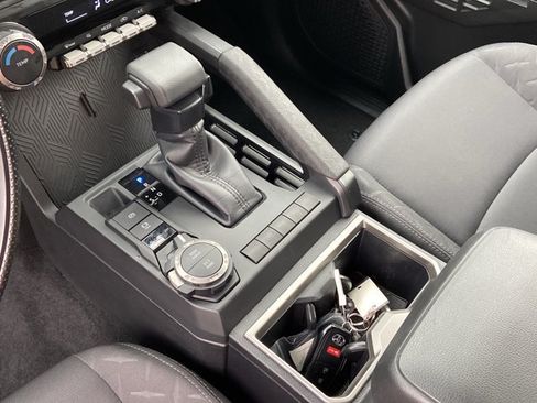 Used 2025 Toyota Tacoma SR5 AWD/4WD image 24