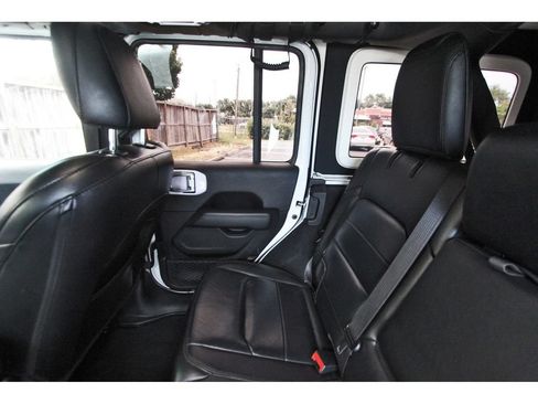 Used 2020 Jeep Wrangler Unlimited Sahara AWD/4WD image 12