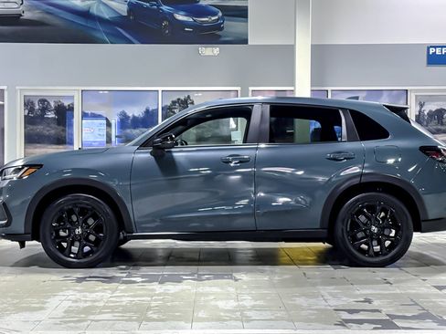 Used 2023 Honda HR-V Sport image 2