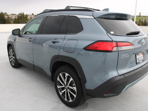 Certified 2024 Toyota Corolla Cross XLE image 5