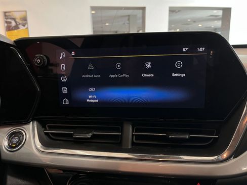 Used 2025 Chevrolet Trax LT w/ LT Convenience Package image 20