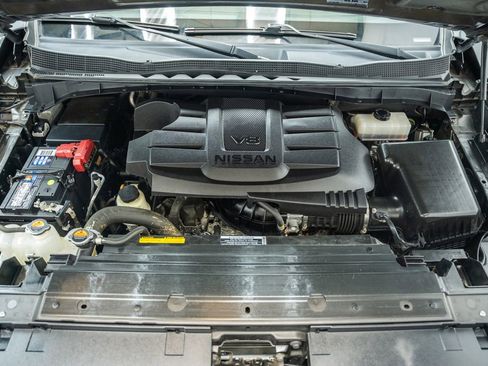Used 2022 Nissan Titan SV w/ SV Convenience Package image 18