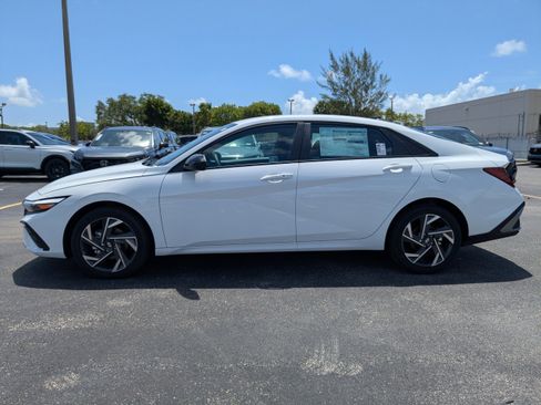 New 2025 Hyundai Elantra SEL image 7