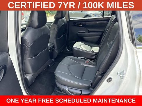 Used 2021 Toyota Highlander XLE AWD/4WD image 17