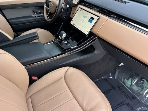 Used 2025 Land Rover Range Rover Sport Dynamic SE image 32