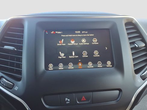 Used 2020 Jeep Cherokee Latitude Plus image 24