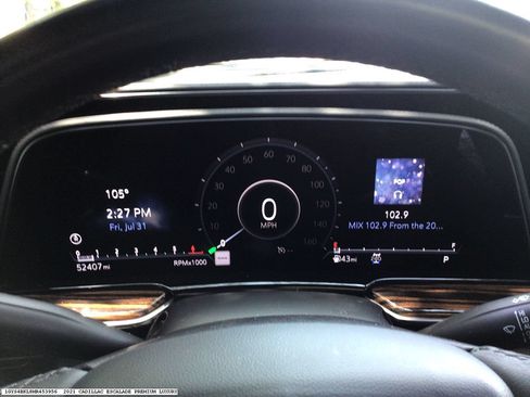 Used 2021 Cadillac Escalade Premium Luxury AWD/4WD image 14
