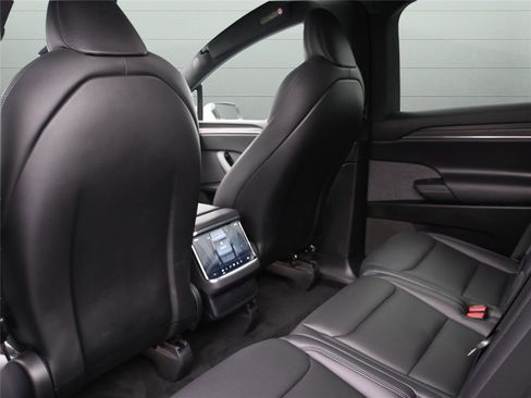 Used 2023 Tesla Model X image 11