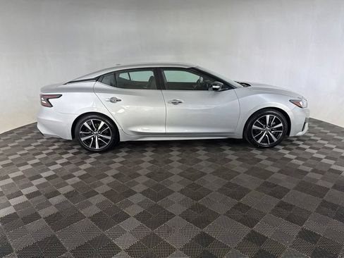 Used 2022 Nissan Maxima SV w/ Floor Mat Group FWD image 6