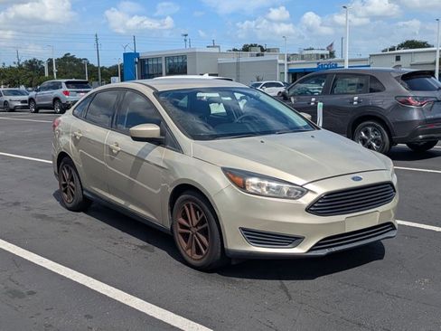 Used 2018 Ford Focus SE image 3