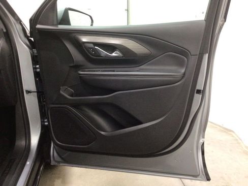 Used 2024 GMC Terrain SLT image 39