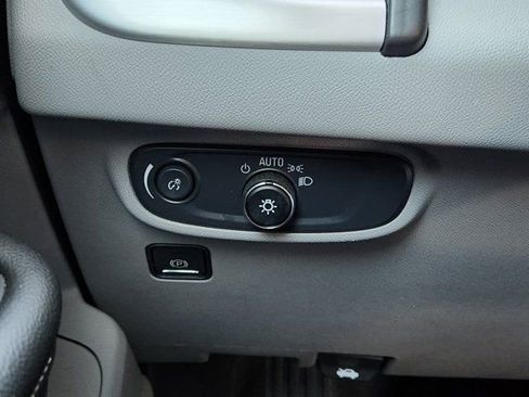 Used 2024 GMC Terrain SLE image 23