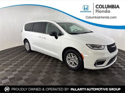 Used 2024 Chrysler Pacifica Touring-L image 1