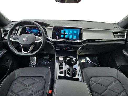 Certified 2024 Volkswagen Atlas Cross Sport SE FWD image 9