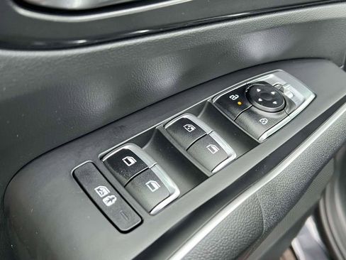 Used 2025 Kia Sorento S image 17