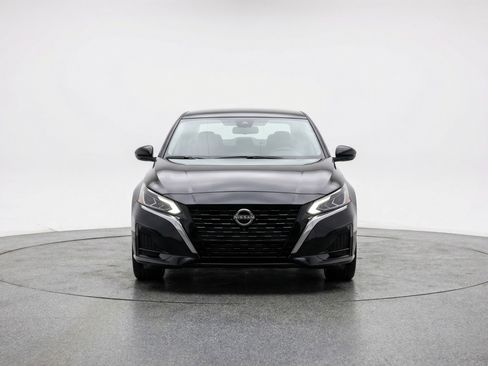 Used 2025 Nissan Altima 2.5 SV image 2