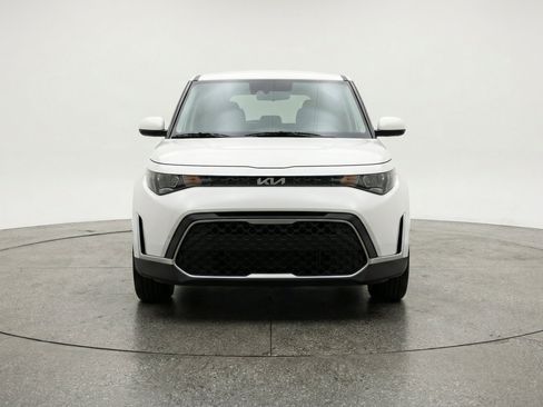 Used 2025 Kia Soul LX w/ LX Technology Package FWD image 2