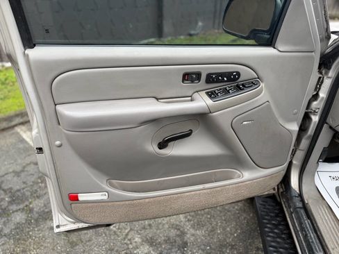 Used 2005 Chevrolet Avalanche 2500 w/ Preferred Equipment Group image 30