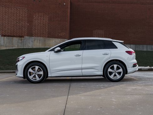 Used 2024 Audi Q4 e-tron Premium image 6