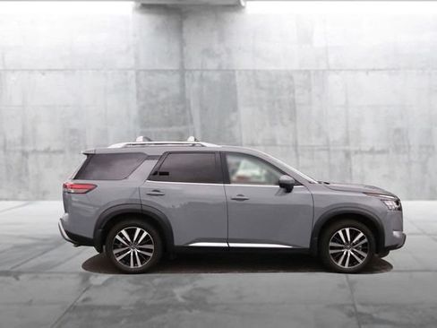 Certified 2025 Nissan Pathfinder Platinum AWD/4WD image 5