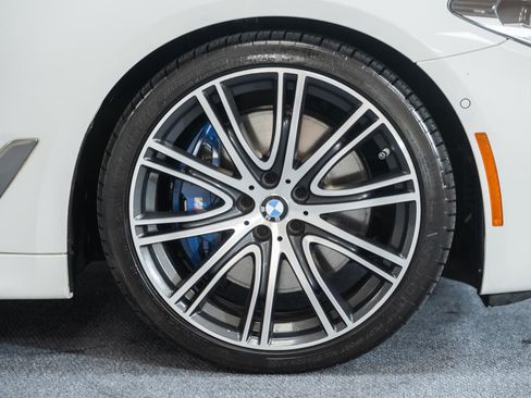 Used 2018 BMW M550i xDrive image 16
