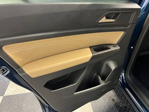 Certified 2023 Volkswagen Atlas Cross Sport SE FWD image 18