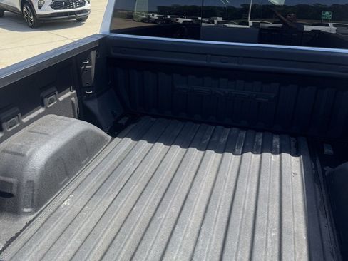 Used 2023 GMC Sierra 1500 Denali w/ Technology Package AWD/4WD image 3