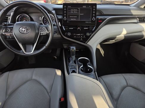 Used 2022 Toyota Camry XLE FWD image 8