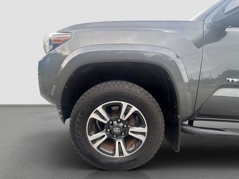 Used 2016 Toyota Tacoma TRD Sport w/ Towing Package AWD/4WD image 2