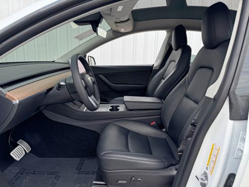 Used 2022 Tesla Model Y Performance image 17