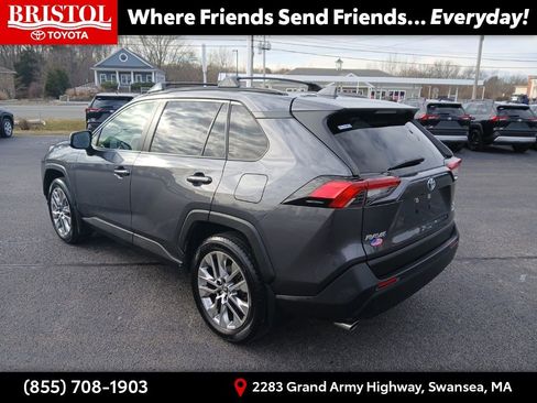 Used 2020 Toyota RAV4 XLE Premium image 5