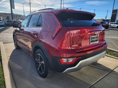 Certified 2024 Kia Niro EX image 7