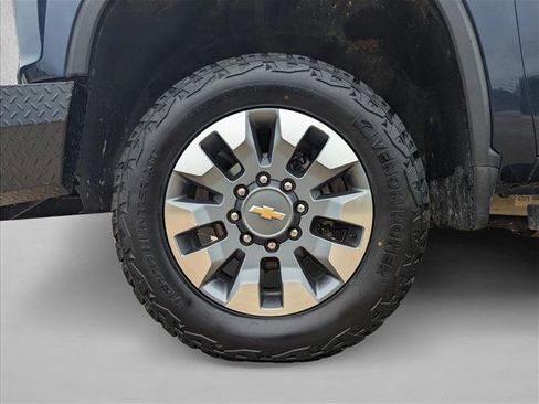 Used 2023 Chevrolet Silverado 2500 Custom w/ Custom Value Package image 21