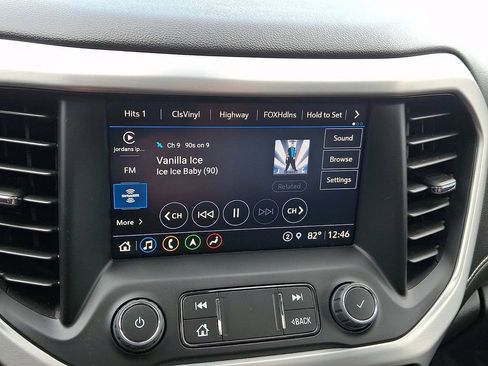 Used 2023 GMC Acadia SLT w/ Technology Package AWD/4WD image 22