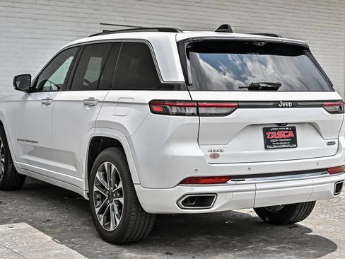 Used 2023 Jeep Grand Cherokee Overland w/ Luxury Tech Group IV AWD/4WD image 8